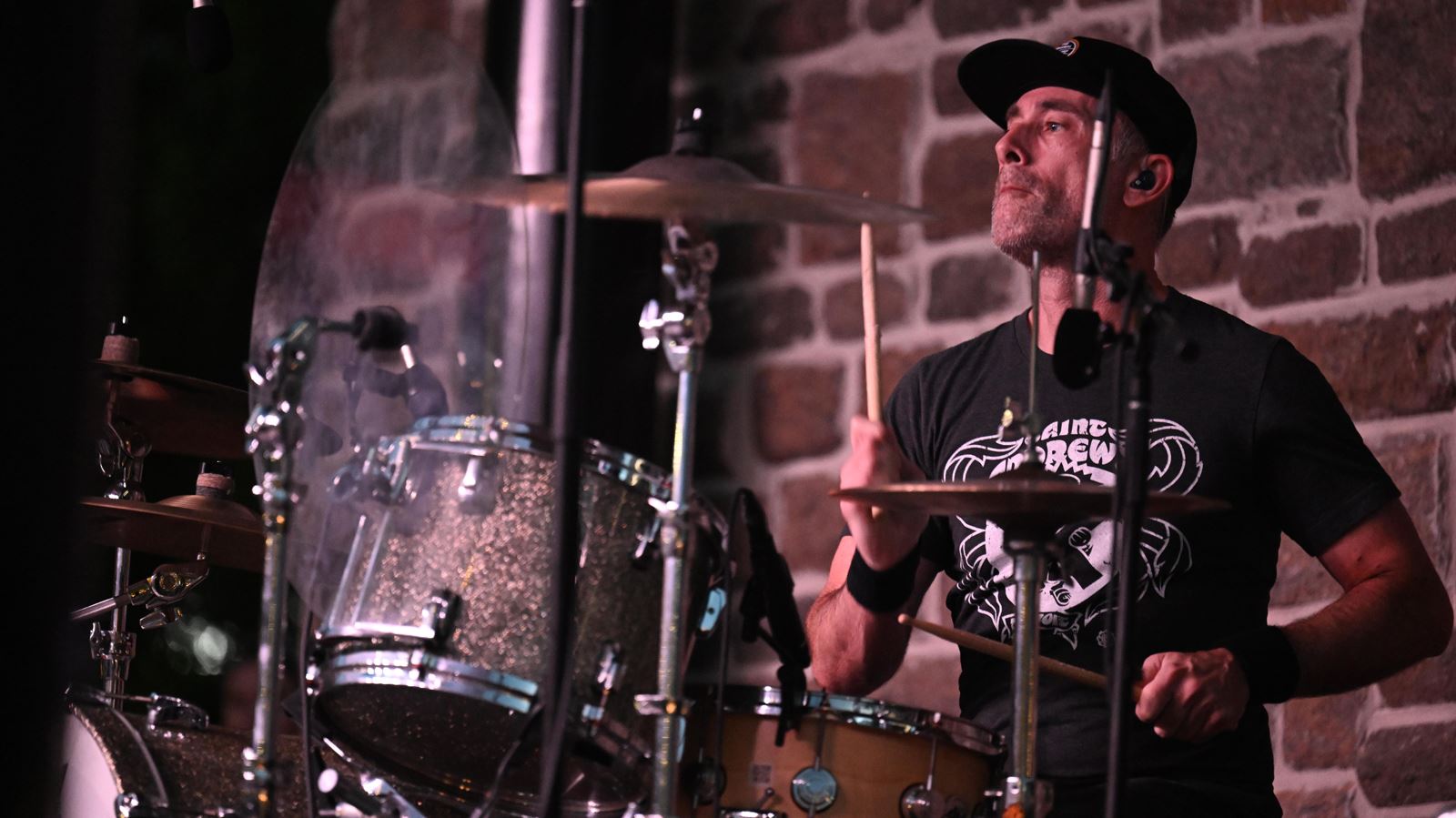 Crowd and musicians at the Everclear with Hush Money concert