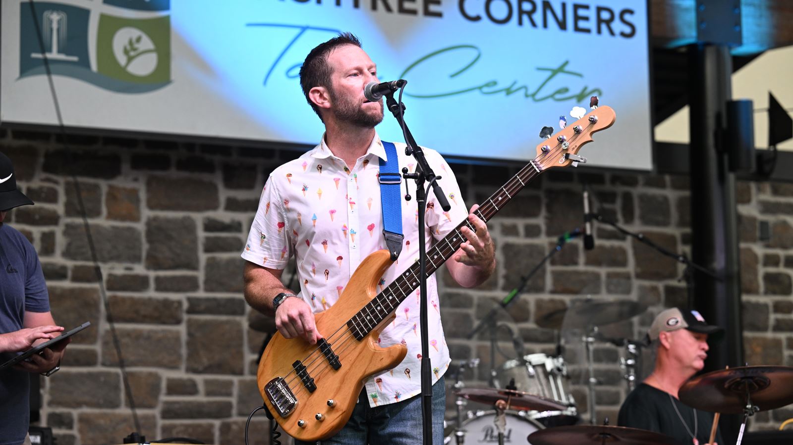 Crowd and musicians at the Everclear with Hush Money concert
