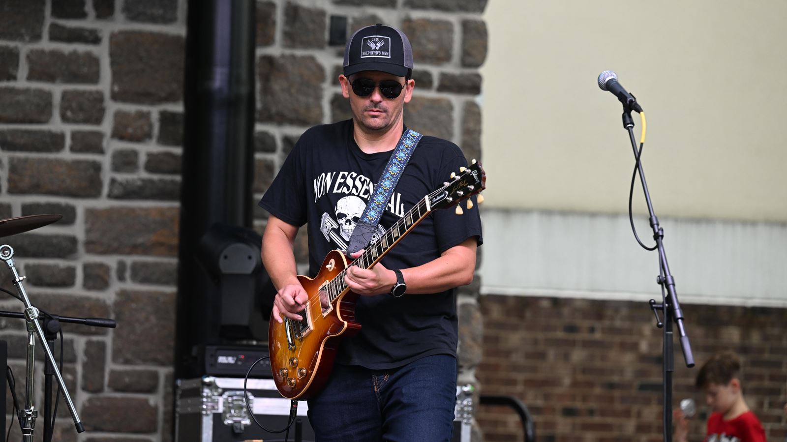 Crowd and musicians at the Everclear with Hush Money concert