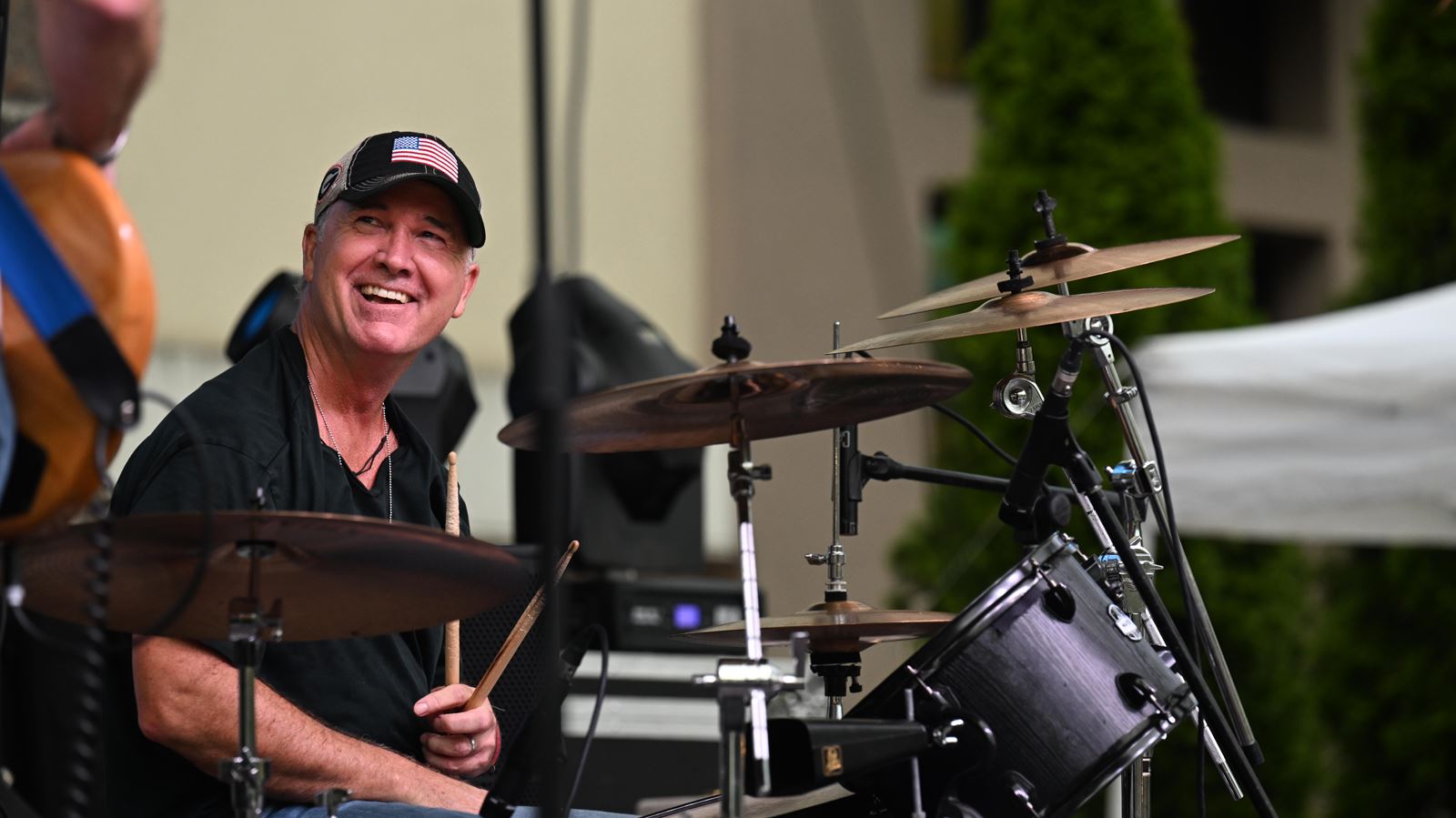 Crowd and musicians at the Everclear with Hush Money concert