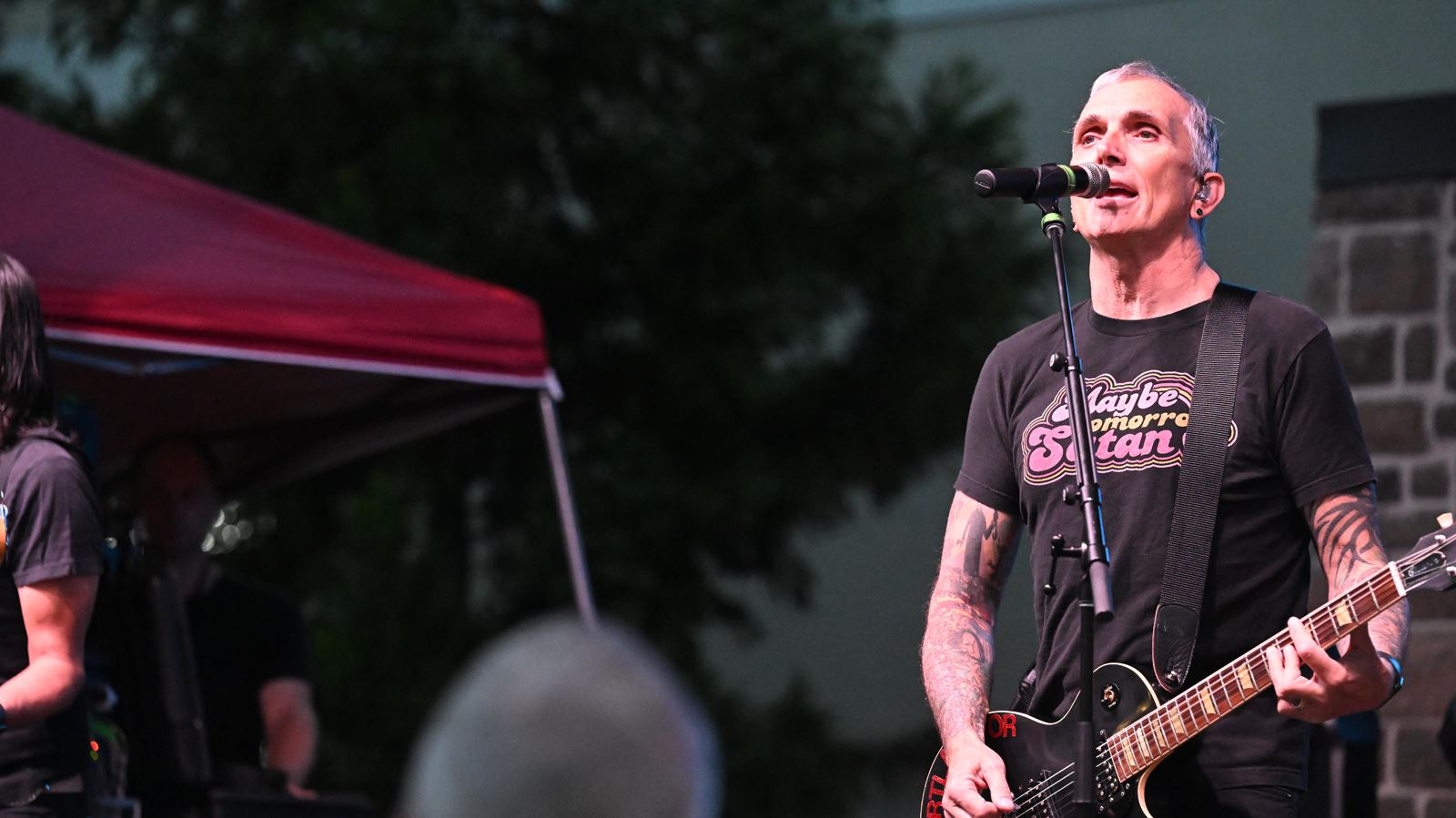 Crowd and musicians at the Everclear with Hush Money concert