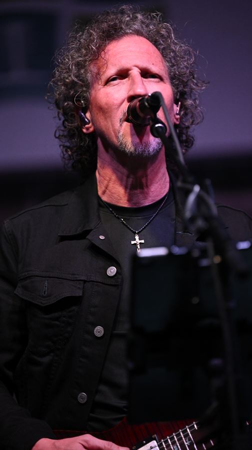 Shots of band and audience at the Vertical Horizon concert