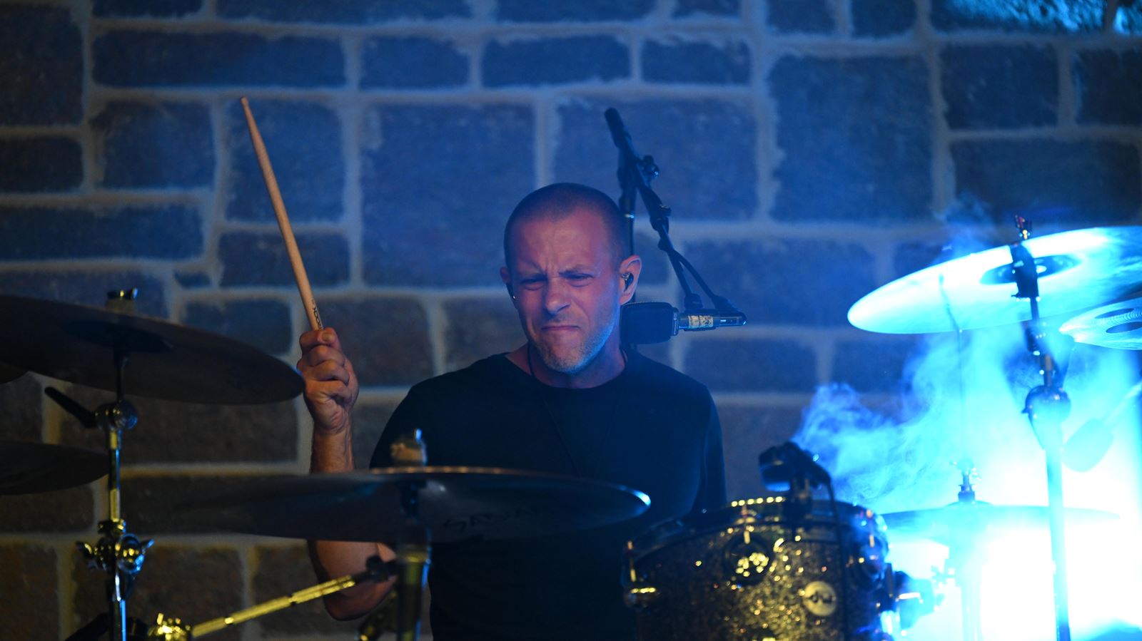 Shots of band and audience at the Vertical Horizon concert