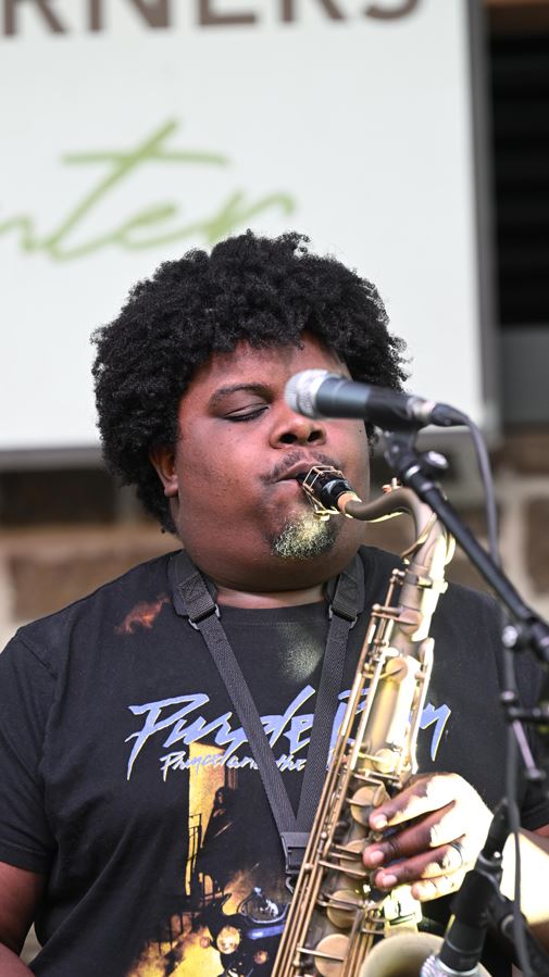 Shots of band and audience at the Vertical Horizon concert