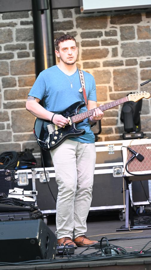 Shots of band and audience at the Vertical Horizon concert